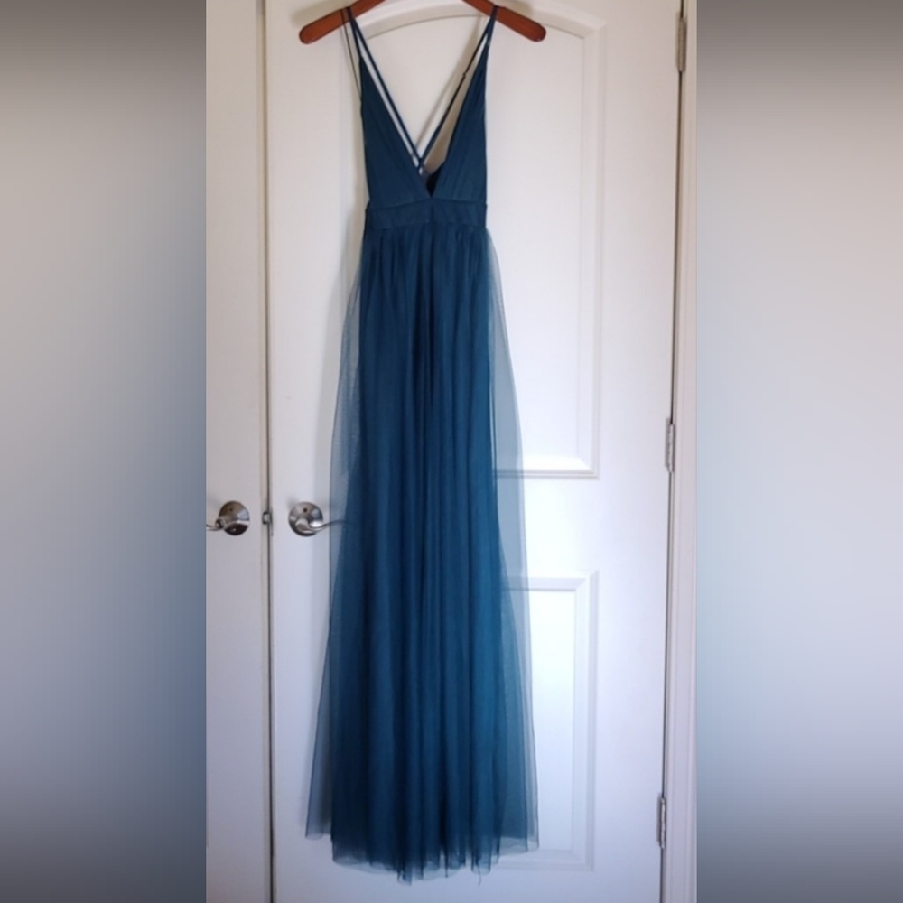 Luxxel blue/green v-neck maxi dress with side  suits. Size M